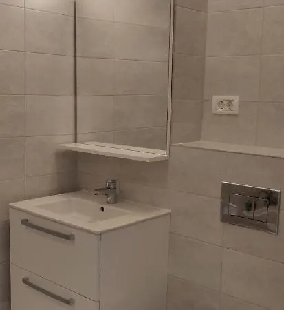 Modern With Great Terasse And Mountain View דירה *