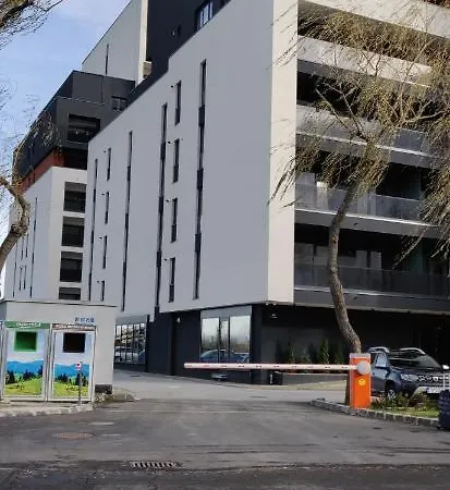 Modern With Great Terasse And Mountain View דירה *