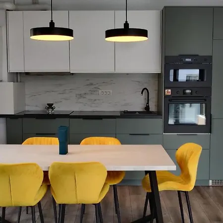 Modern With Great Terasse And Mountain View דירה *