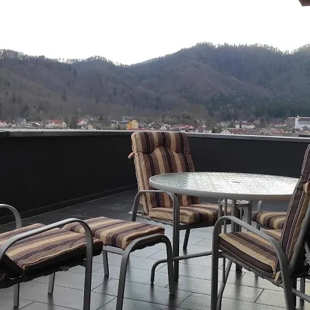 Modern With Great Terasse And Mountain View דירה *