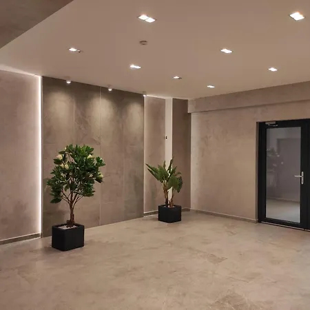 Modern With Great Terasse And Mountain View דירה *